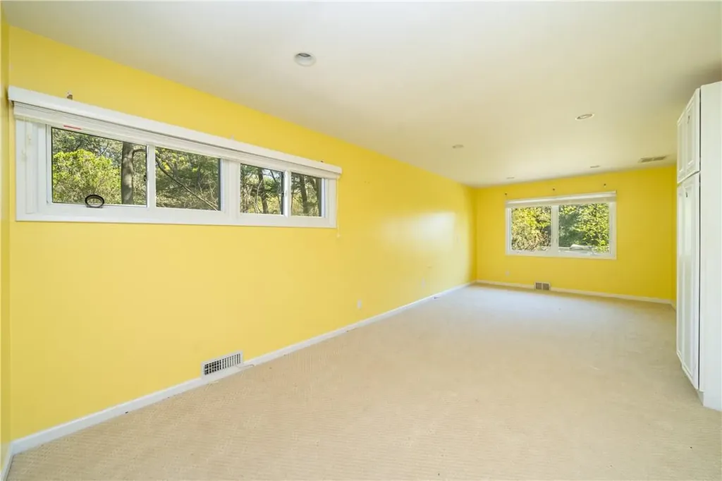 209 Woodhampton Drive White Plains NY 10603