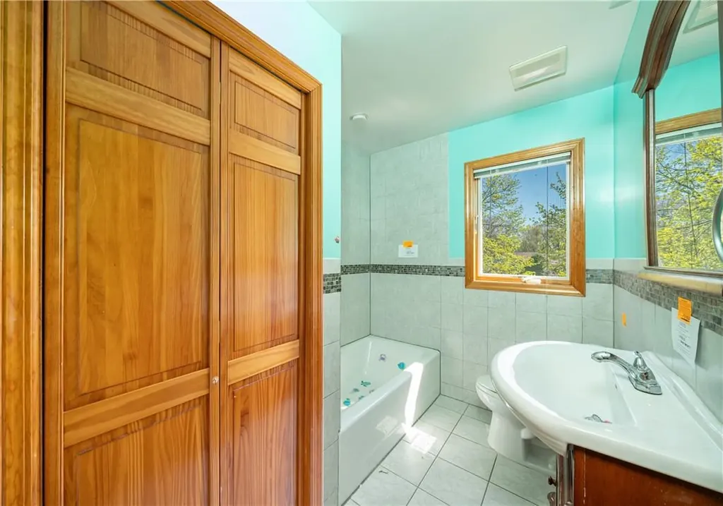 209 Woodhampton Drive White Plains NY 10603