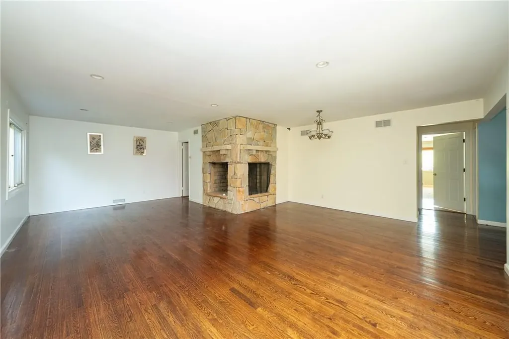 209 Woodhampton Drive White Plains NY 10603