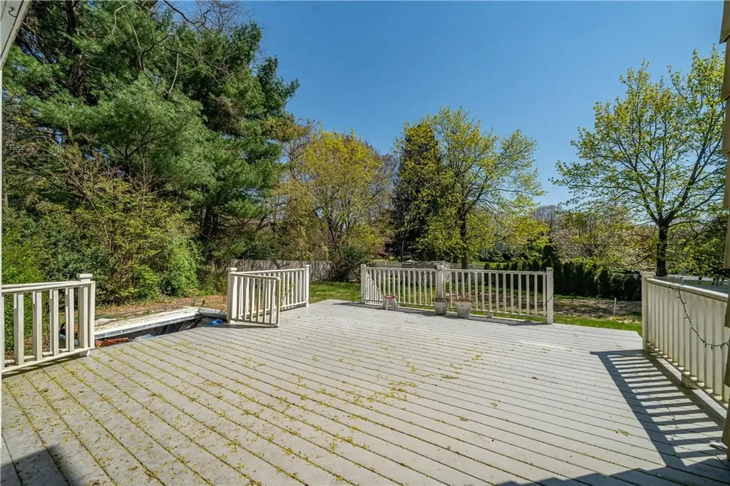 209 Woodhampton Drive White Plains NY 10603