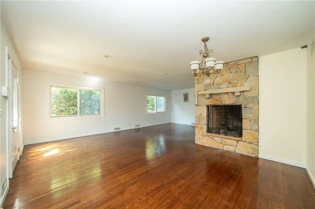 209 Woodhampton Drive White Plains NY 10603