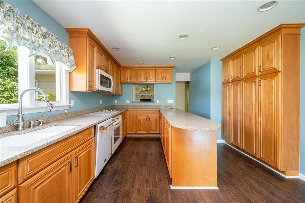 209 Woodhampton Drive White Plains NY 10603
