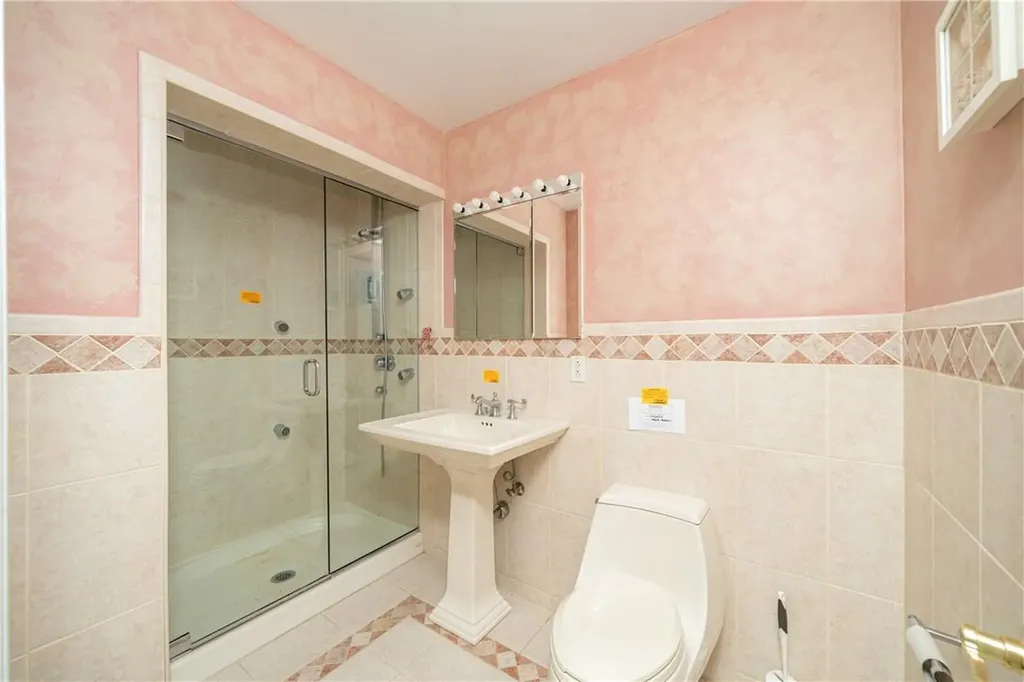 209 Woodhampton Drive White Plains NY 10603