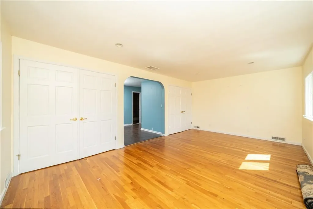 209 Woodhampton Drive White Plains NY 10603