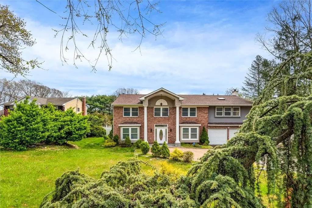 101 Stonehurst Lane Dix Hills NY 11746