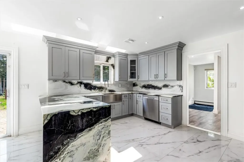 101 Stonehurst Lane Dix Hills NY 11746