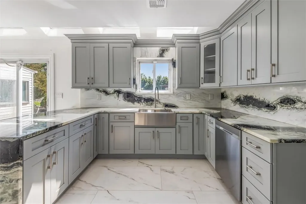 101 Stonehurst Lane Dix Hills NY 11746