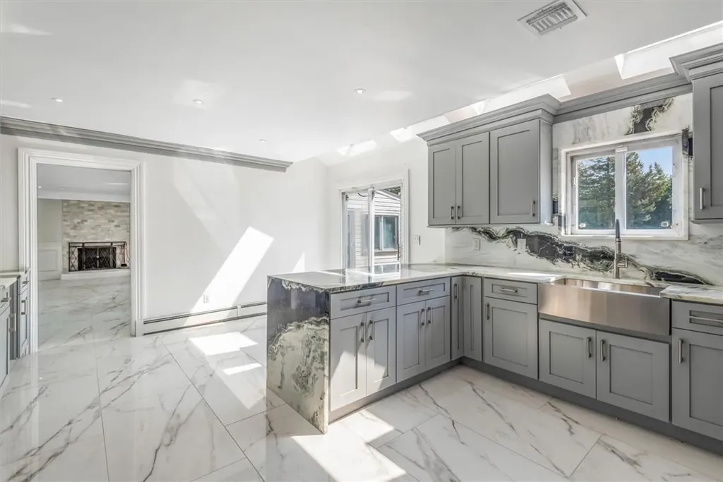 101 Stonehurst Lane Dix Hills NY 11746
