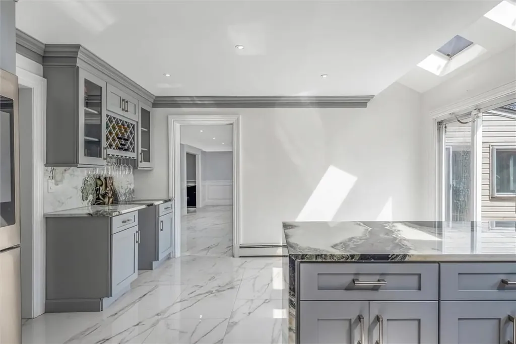 101 Stonehurst Lane Dix Hills NY 11746