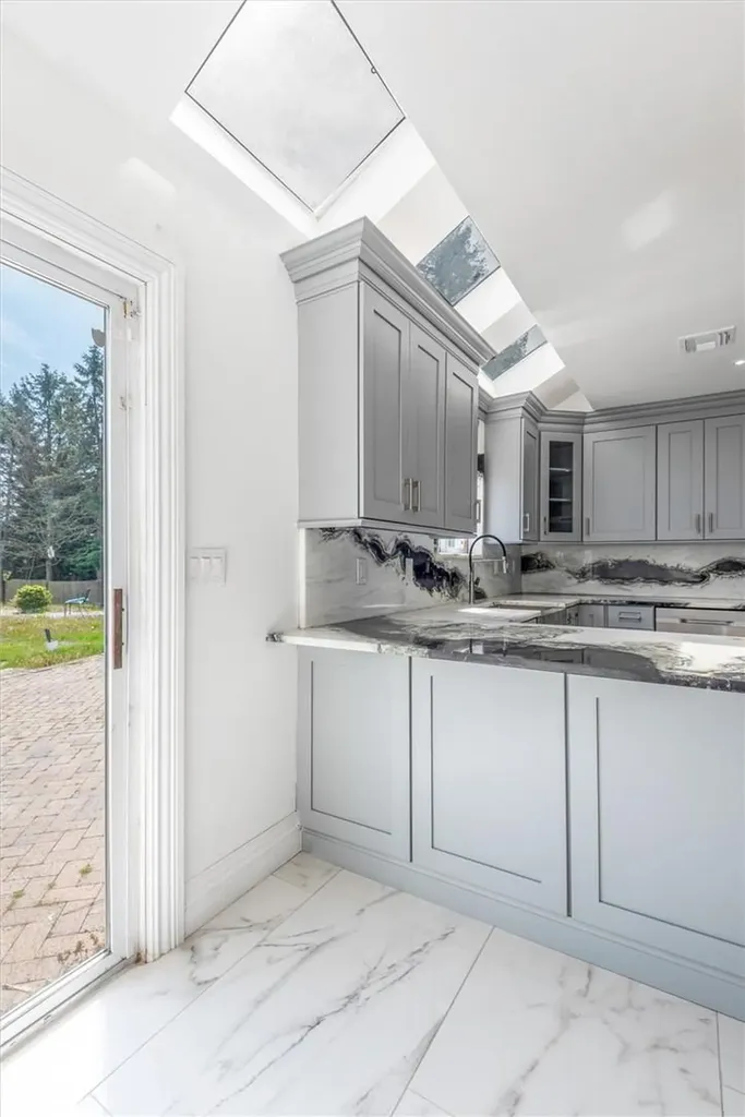 101 Stonehurst Lane Dix Hills NY 11746