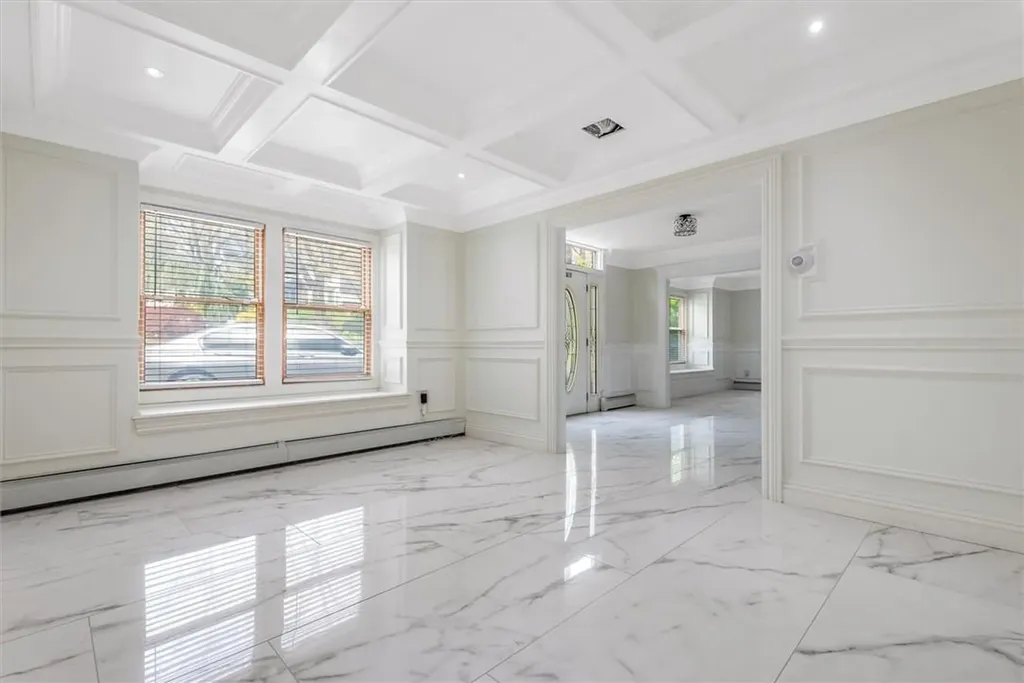 101 Stonehurst Lane Dix Hills NY 11746