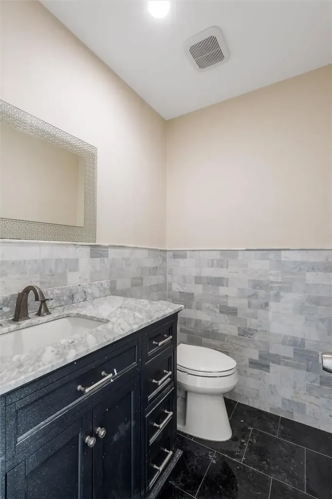 101 Stonehurst Lane Dix Hills NY 11746