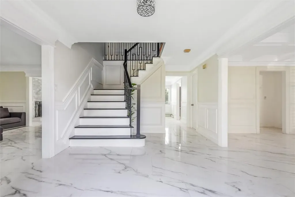 101 Stonehurst Lane Dix Hills NY 11746