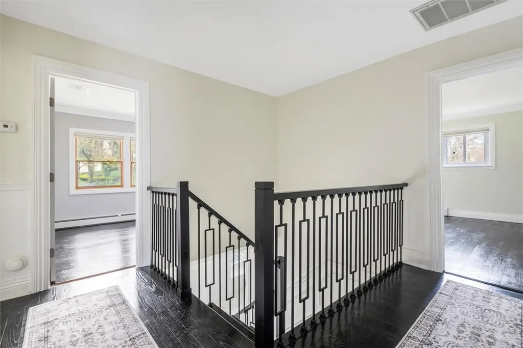 101 Stonehurst Lane Dix Hills NY 11746