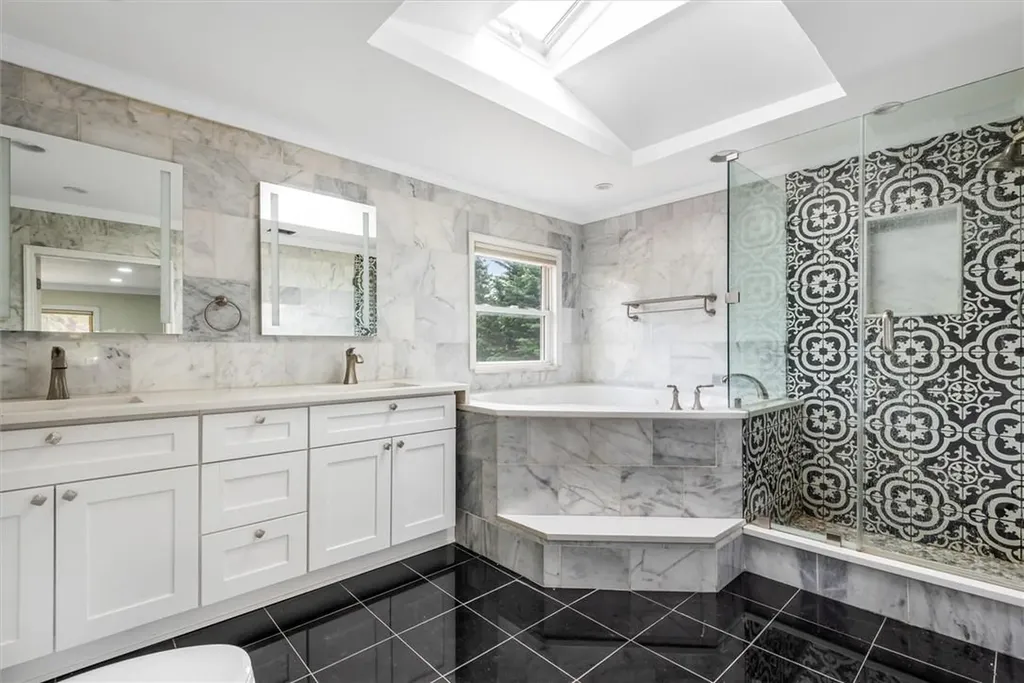 101 Stonehurst Lane Dix Hills NY 11746