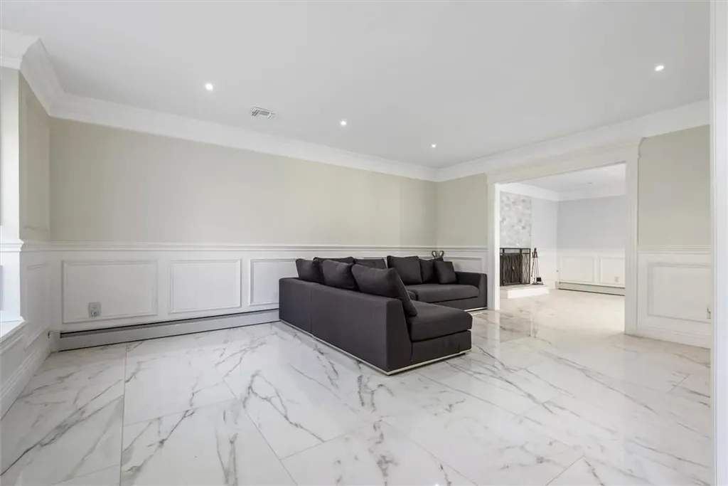 101 Stonehurst Lane Dix Hills NY 11746