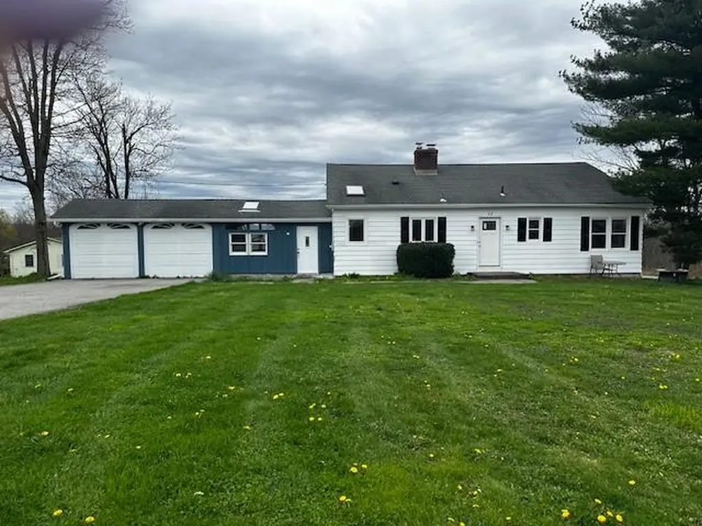 11 Hill Top Lane Poughkeepsie NY 12603