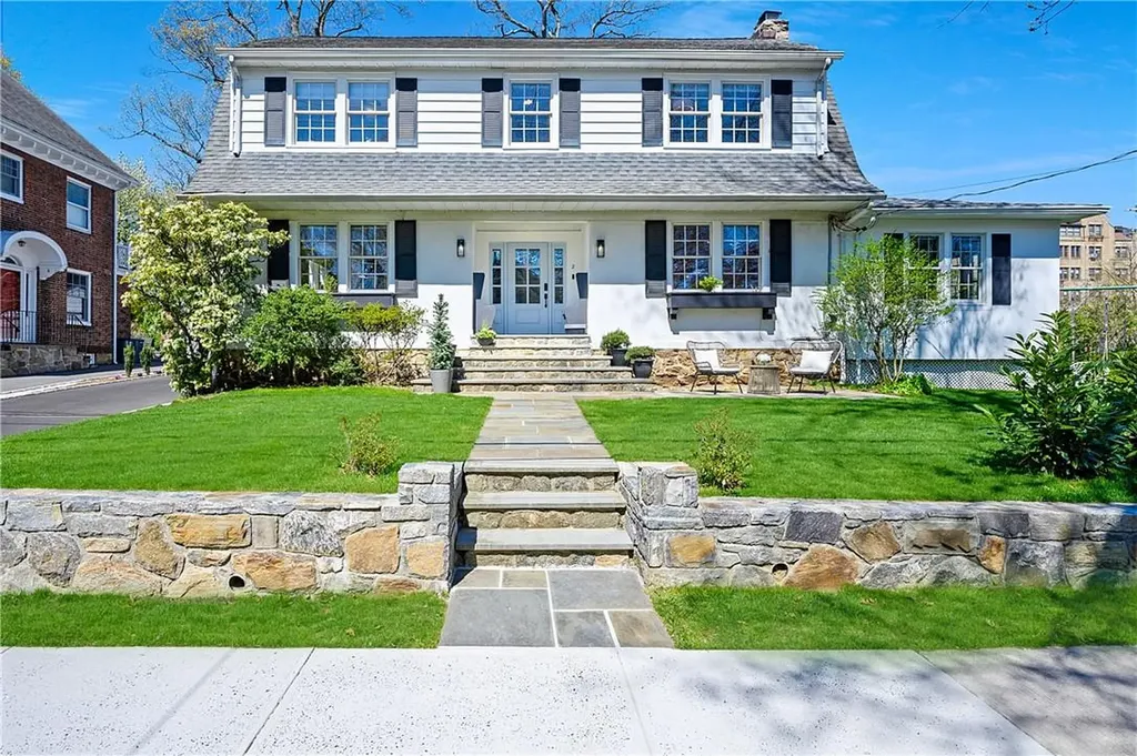 2 Center Avenue Larchmont NY 10538