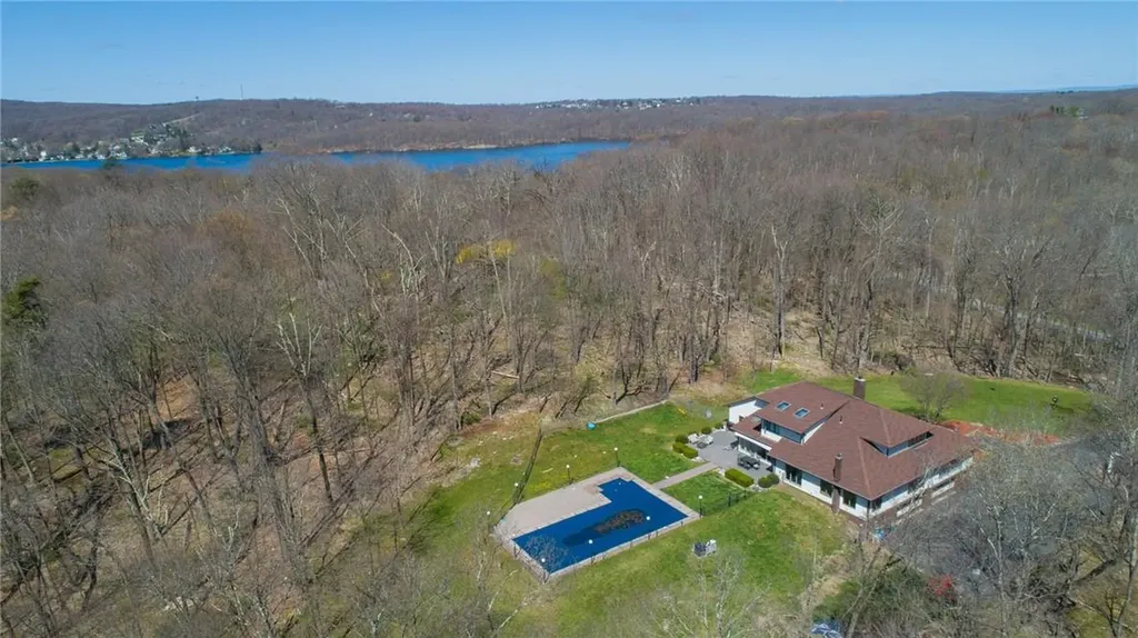 1099 E Mombasha Road Monroe NY 10950