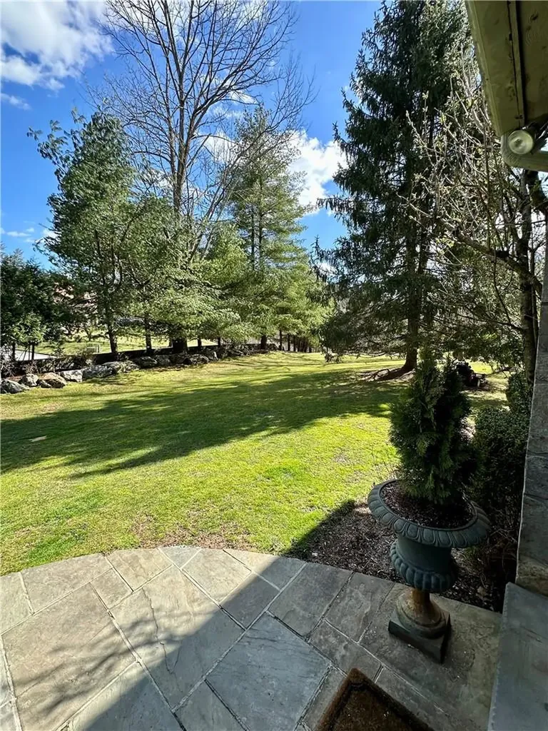 10 Tall Pines Lane Mount Kisco NY 10549
