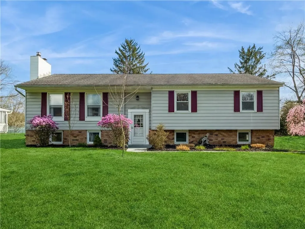 82 Round Hill Road Poughkeepsie NY 12603