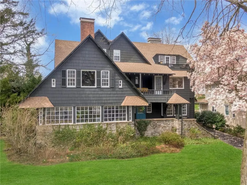 125 Sutton Manor Road New Rochelle NY 10801