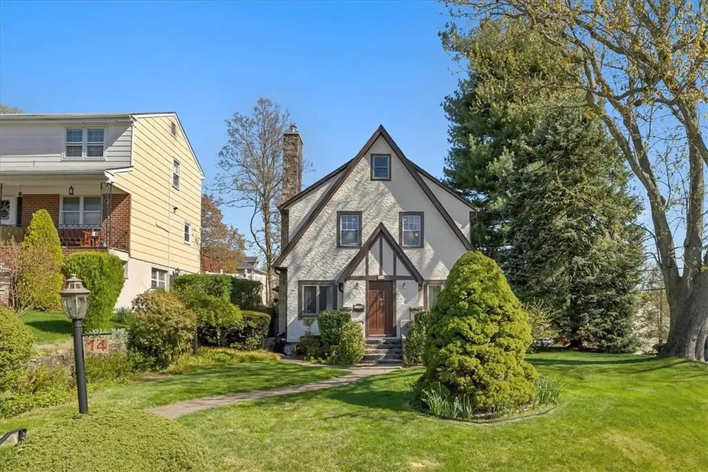14 Gladstone Place Yonkers NY 10703