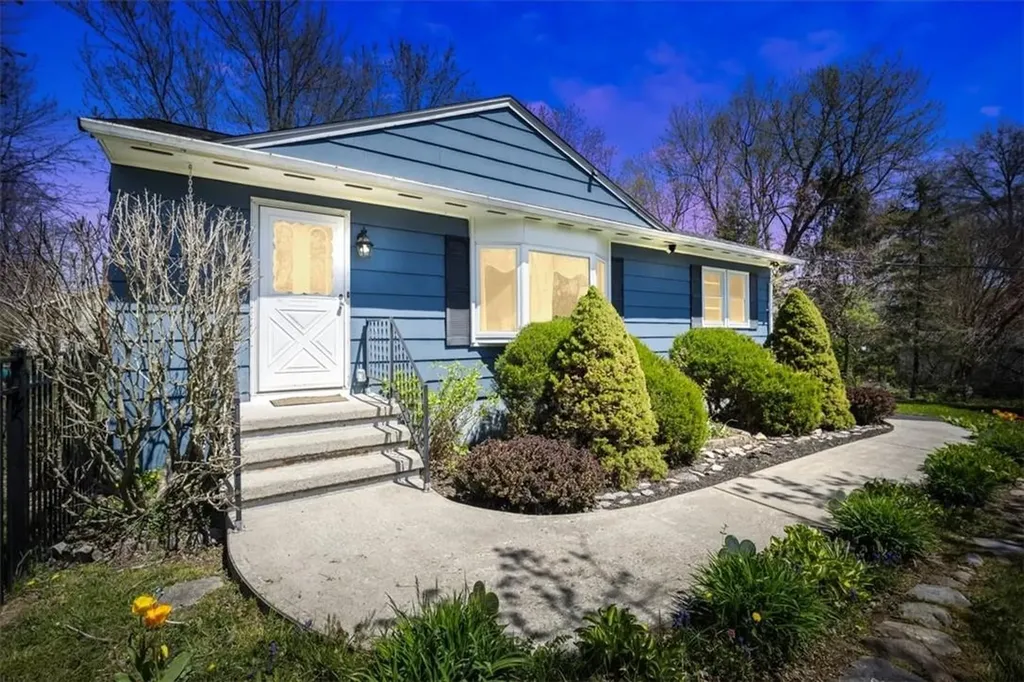 7 Queens Way Newburgh NY 12550