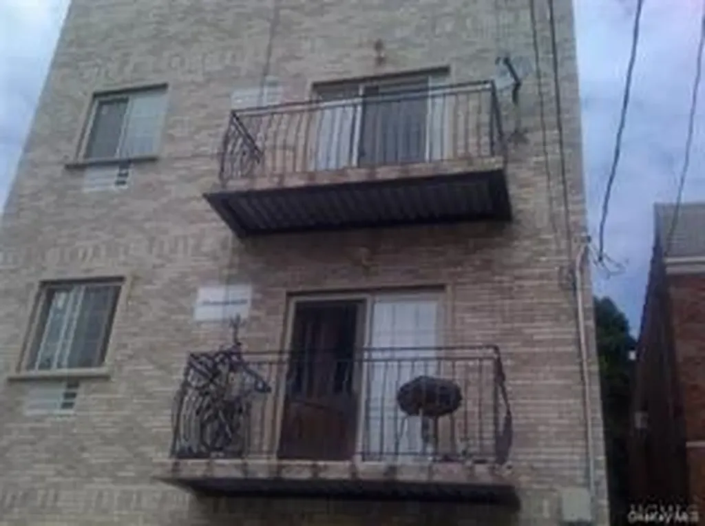 781 E 211 Street Bronx NY 10467