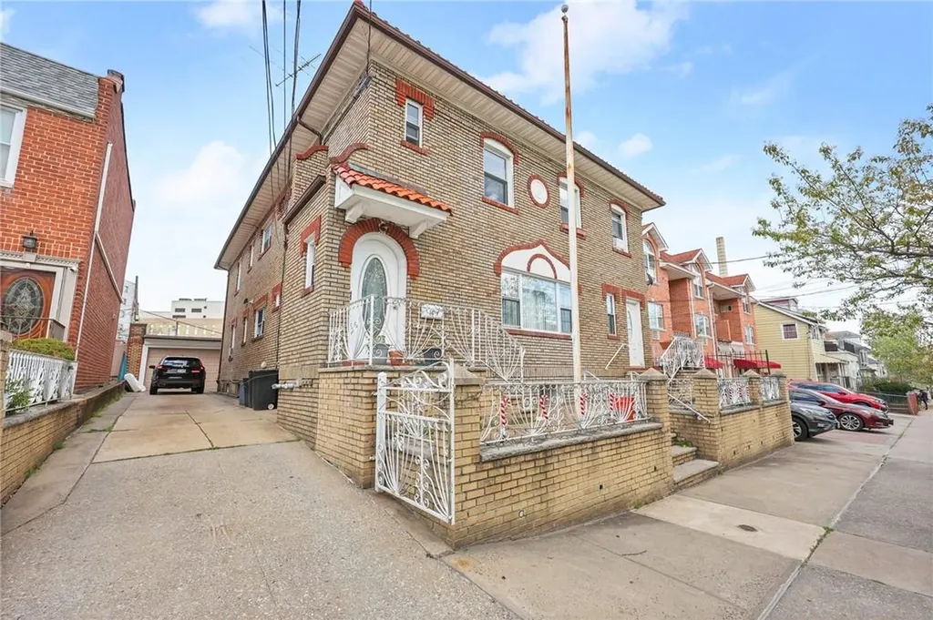 1634 Hering Avenue Bronx NY 10461