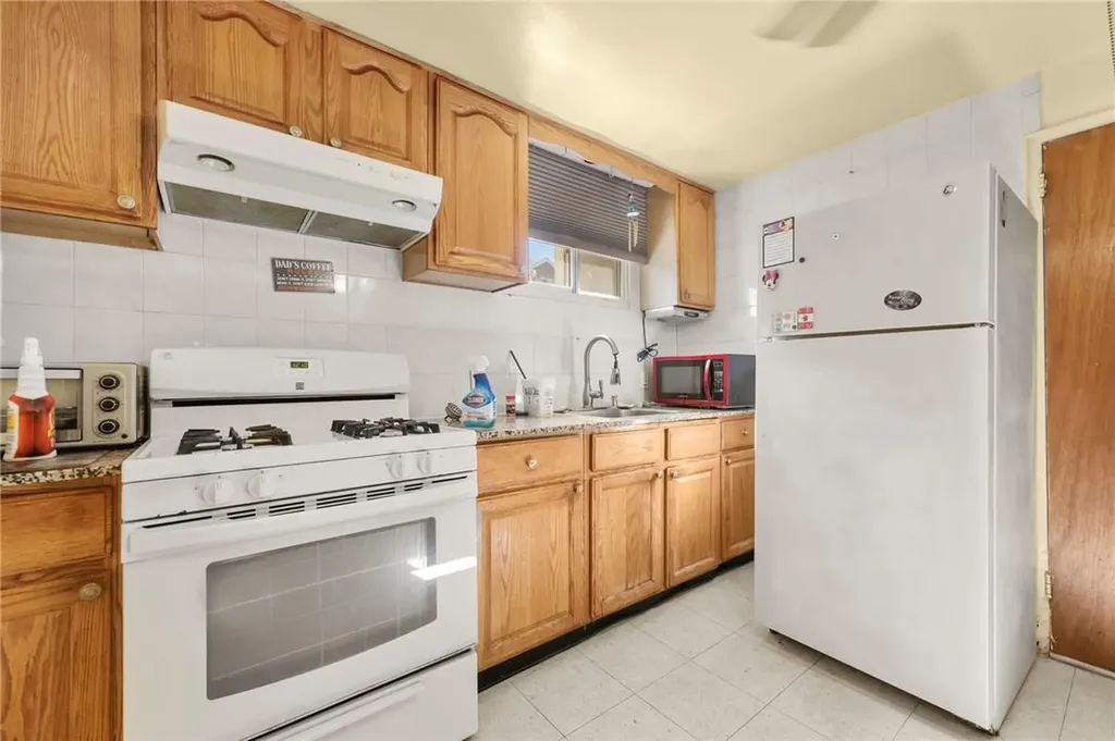 1634 Hering Avenue Bronx NY 10461
