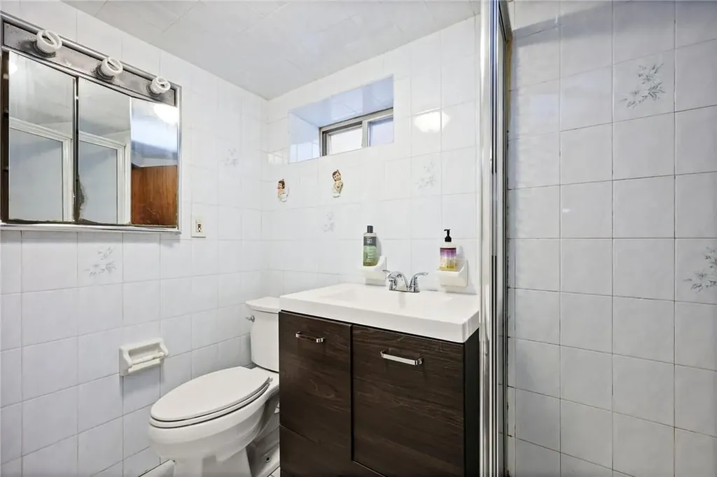 1634 Hering Avenue Bronx NY 10461