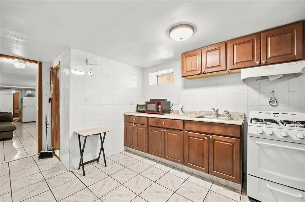 1634 Hering Avenue Bronx NY 10461
