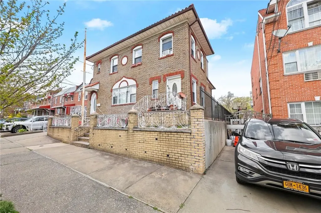 1634 Hering Avenue Bronx NY 10461