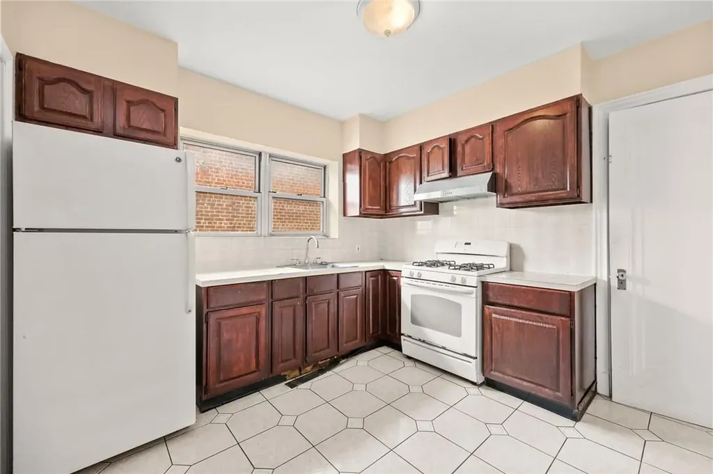 1634 Hering Avenue Bronx NY 10461