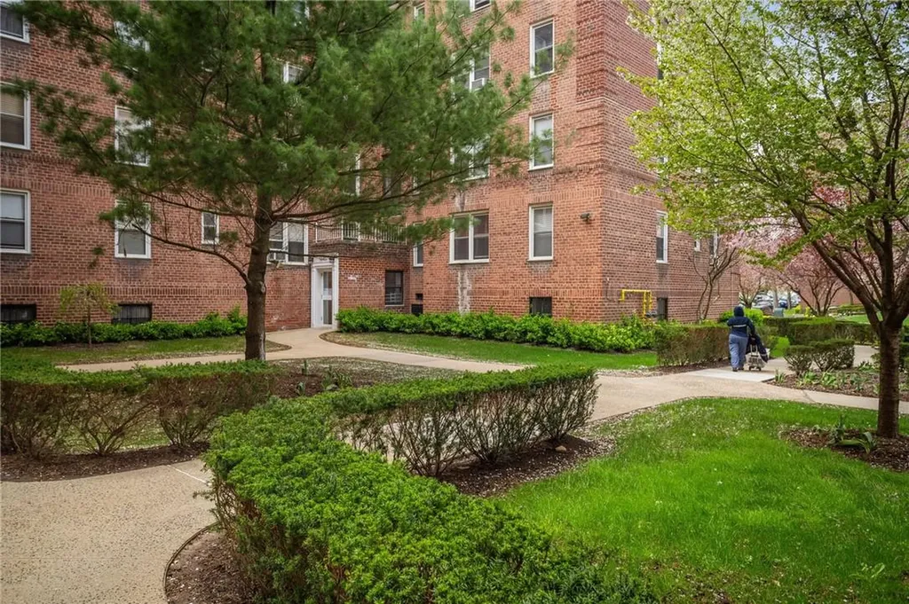 5640 Netherland Avenue Bronx NY 10471