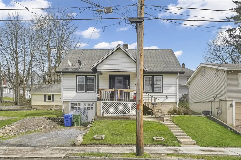 27 Commonwealth Avenue Middletown NY 10940