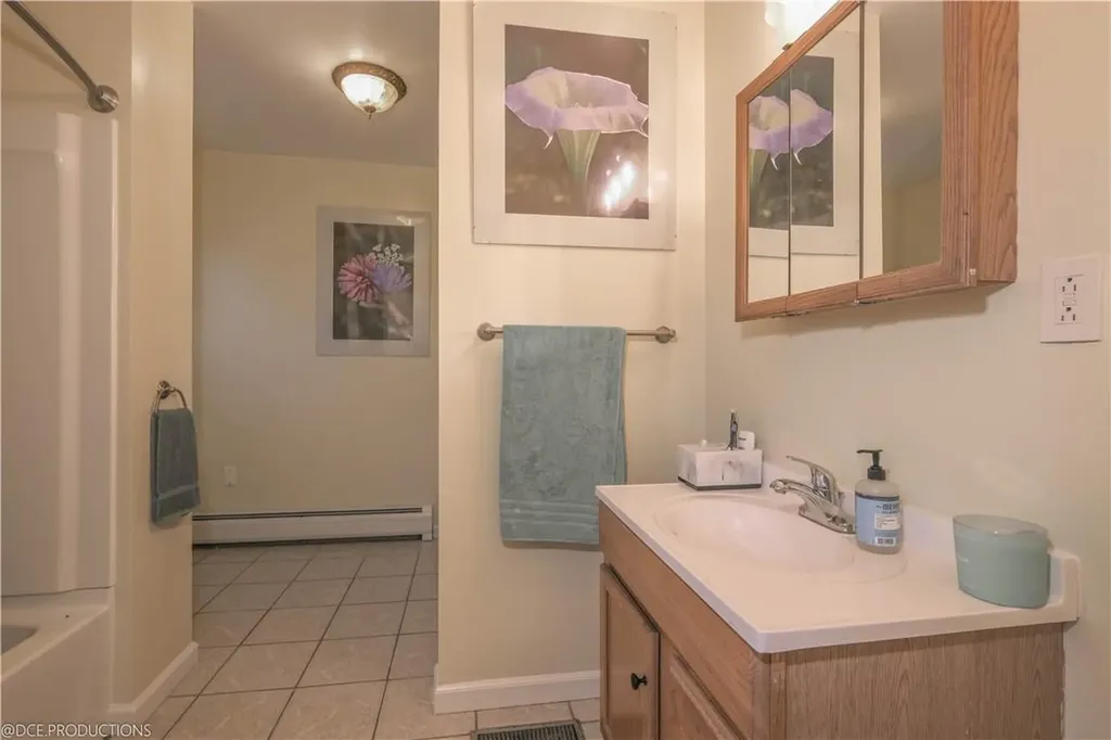 1-18 Willow Way Rhinebeck NY 12572
