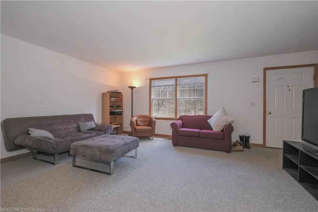 1-18 Willow Way Rhinebeck NY 12572