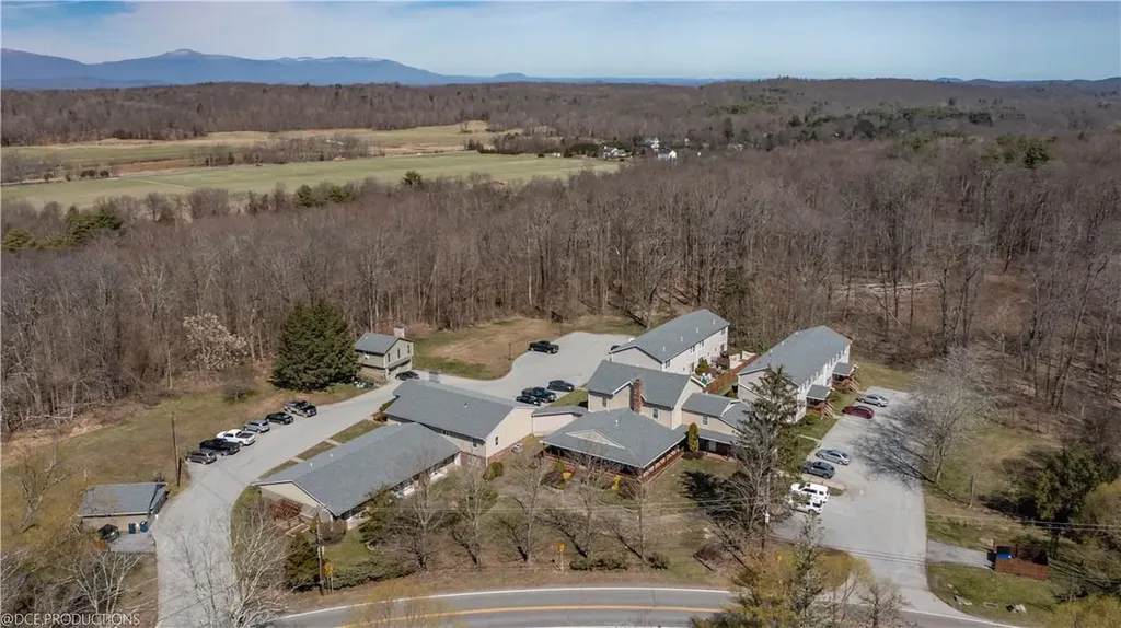 1-18 Willow Way Rhinebeck NY 12572