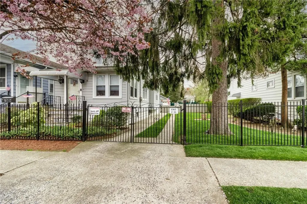 2922 Sommer Place Bronx NY 10465