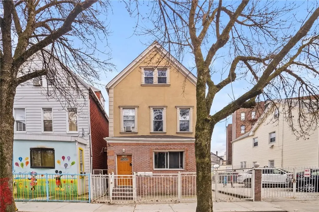 2782 Pond Place Bronx NY 10458