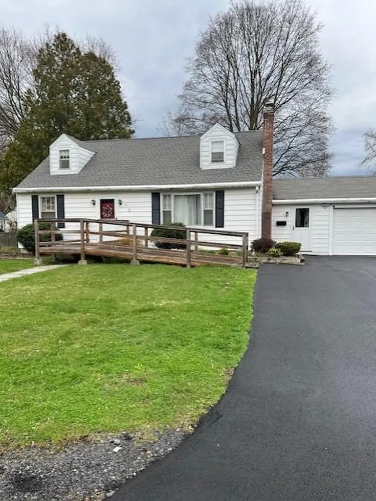 16 Calmer Place Hyde Park NY 12538