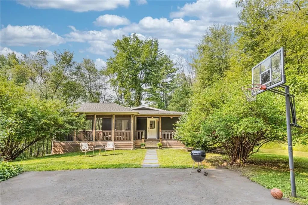 15 Bakertown Road Accord NY 12404