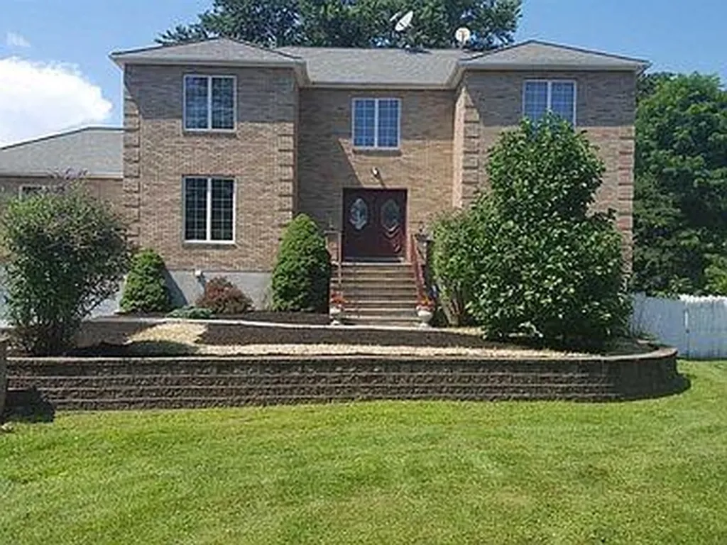 15 Marie Court Poughkeepsie NY 12601
