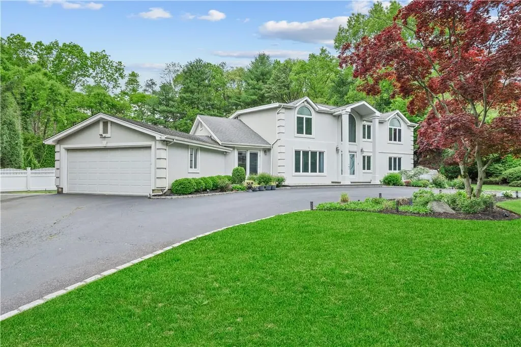 64 Beaumont Drive Melville NY 11747