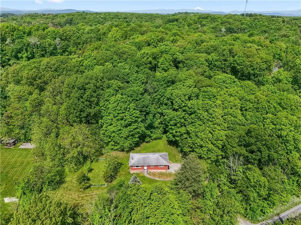 89 S Quaker Lane Hyde Park NY 12538