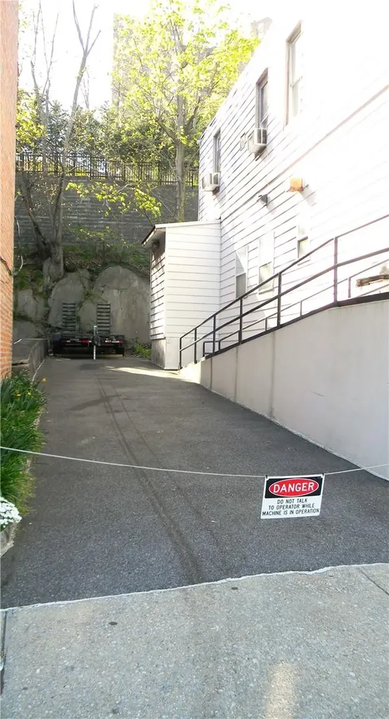 5997 Riverdale Avenue Bronx NY 10471