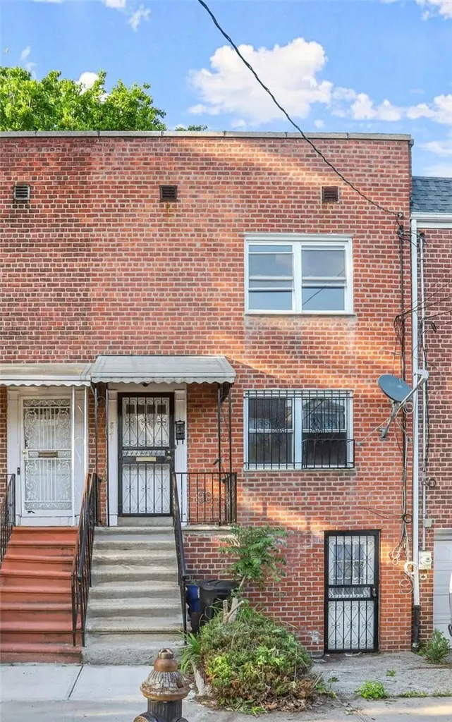 821 E 232nd Street Bronx NY 10466