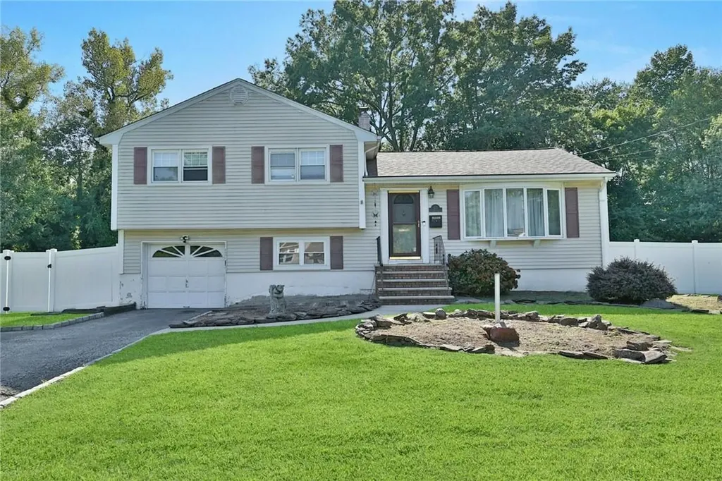 123 Pine Tree Lane Tappan NY 10983